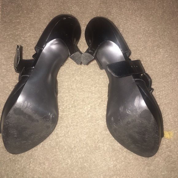 Tahari black peep toe strap heels - Picture 3 of 4